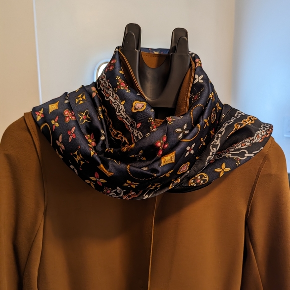 Silk Fashion Scarf/Shawl. - Picture 3 of 6